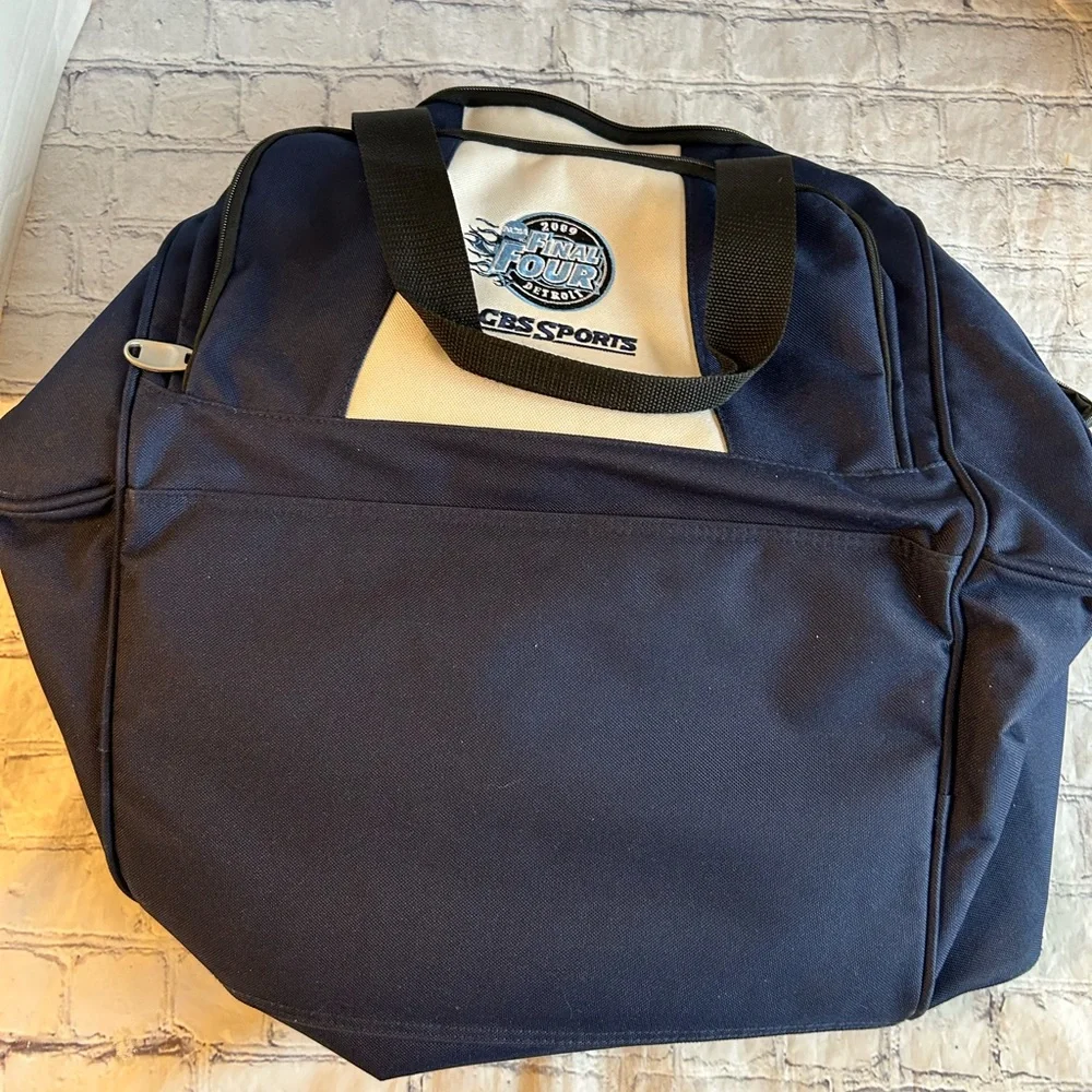 RUSSELL EXCLUSIVELY DISTRIBUTED BY PREMIUM BAGS,LLC LOGO NCCA FINAL FOUR DUFFEL